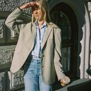 Djerf Avenue forever blazer in greige